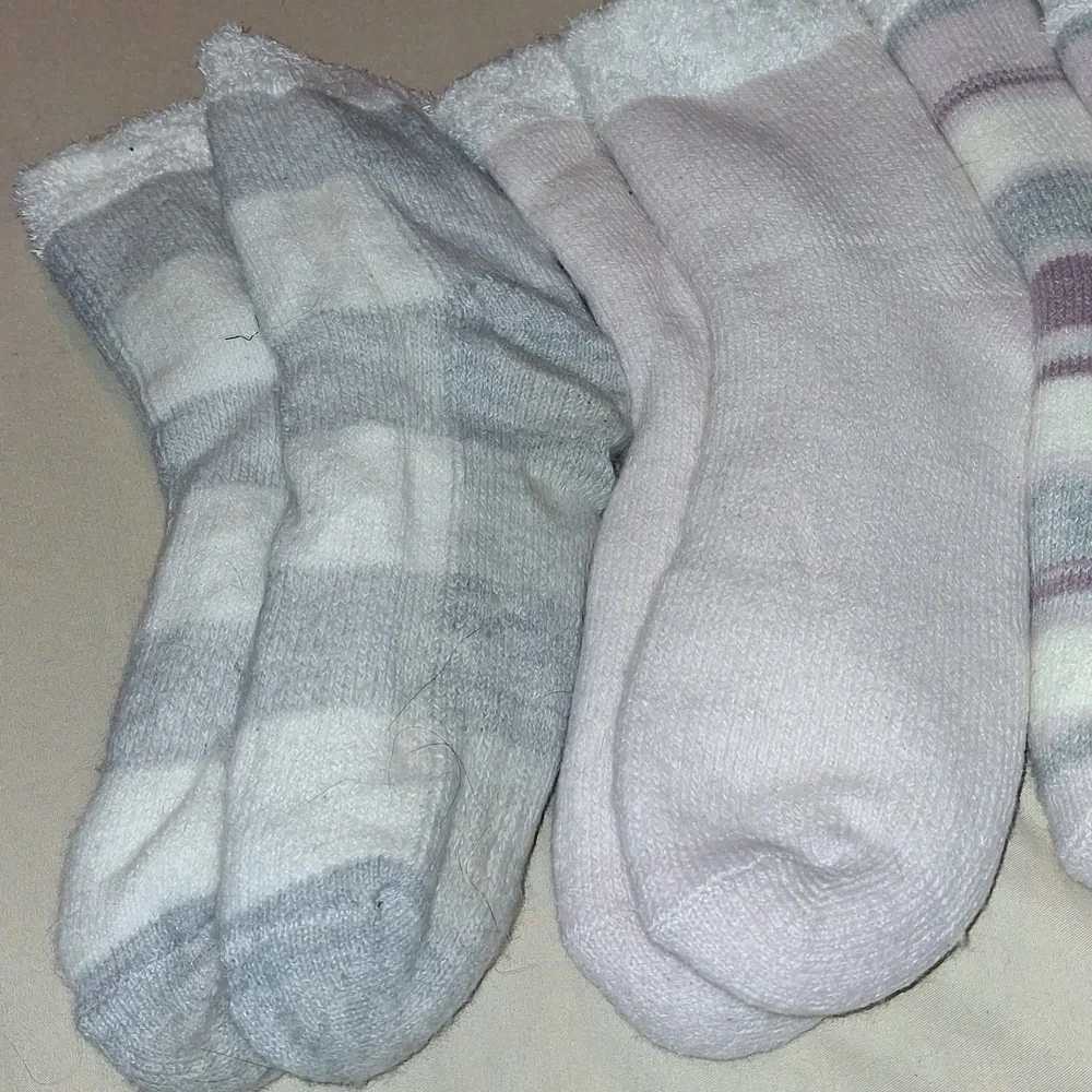 NWOT Lot Of 5 Soft Fuzzy Slipper Socks - Picture 2 of 5